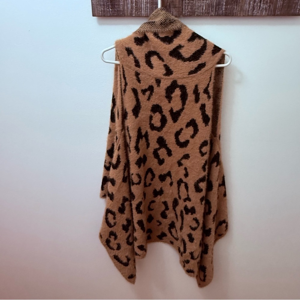 Sz. M/L On Blue Leopard Fuzzy Handkerchief Hem Sleeveless Sweater Vest - Picture 7 of 9